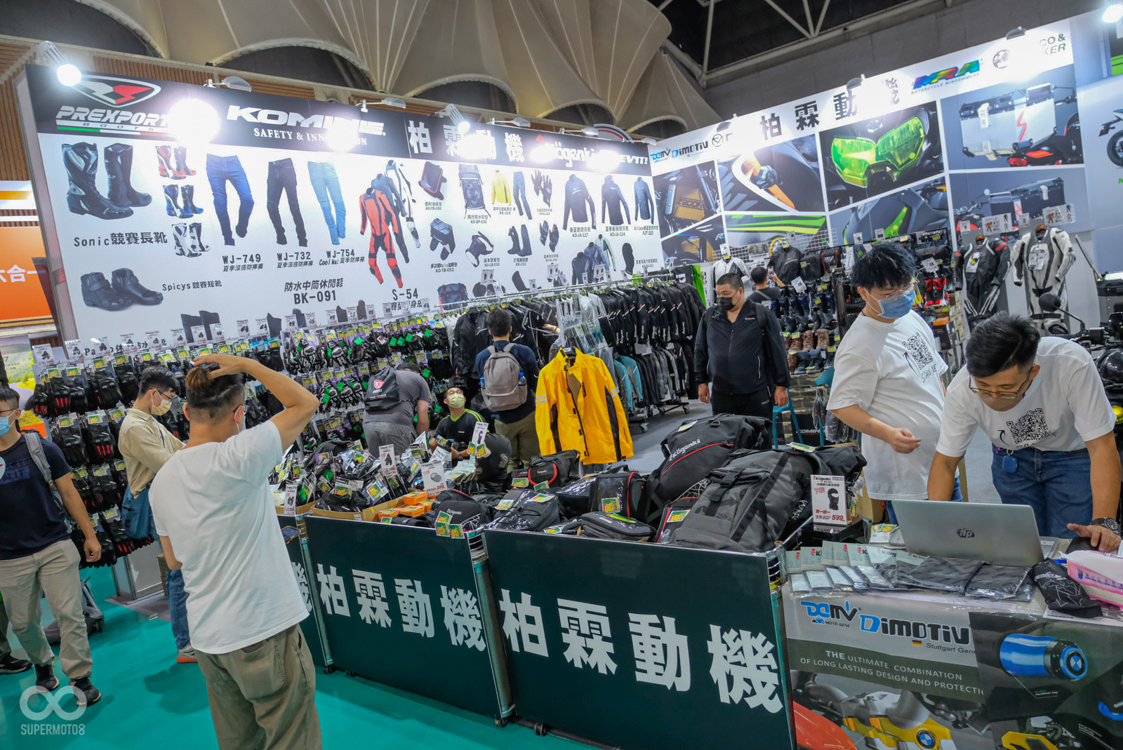 柏霖動機帶來海量人身部品,還展出ZX-10R、Z650RS等新車