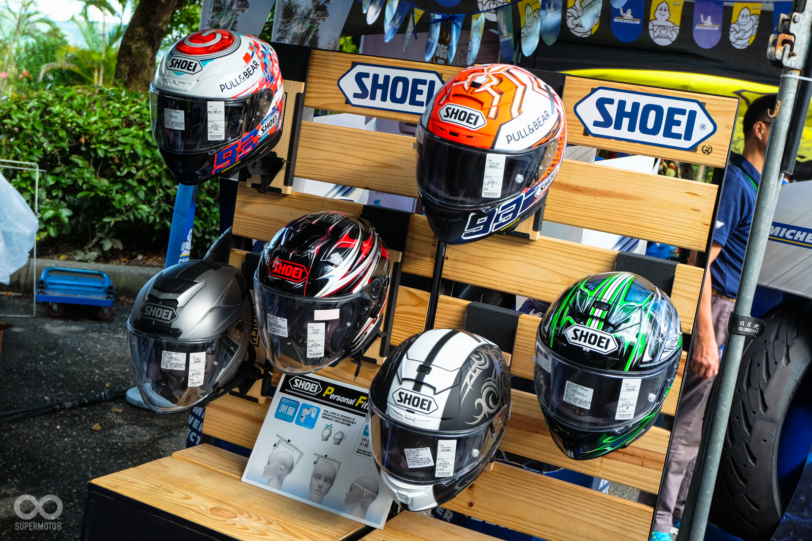 包括SHOEI在內的許多廠商，也不辭路途遙遠，前來花蓮大會師的現場擺攤