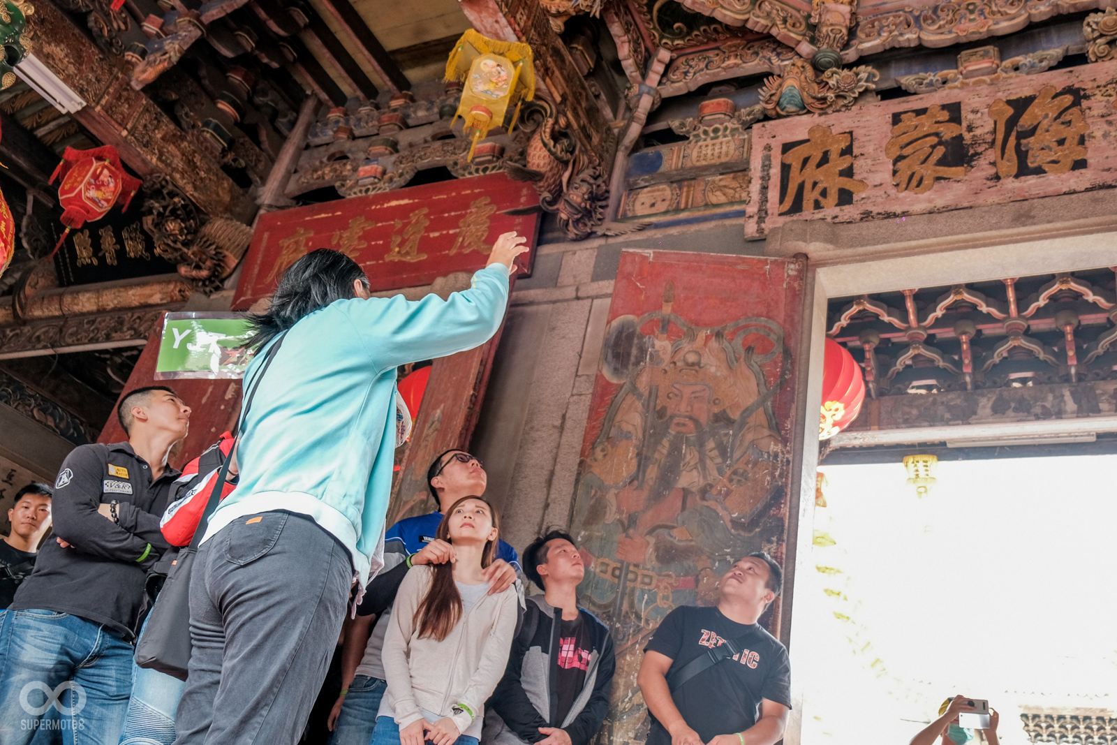 雖說是輕鬆的車主活動,但在導覽時車友依然聽得很專注