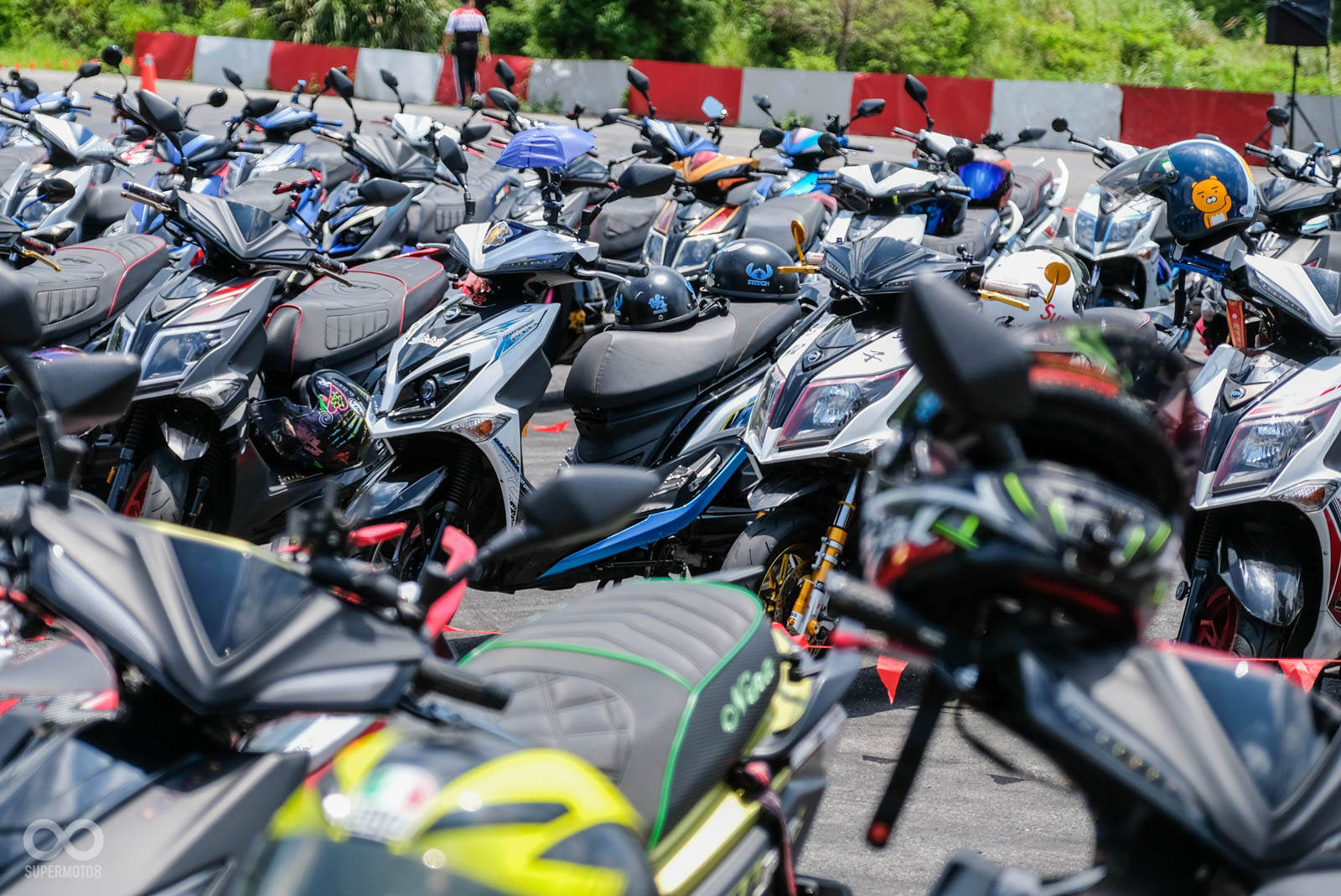 最新的JET SR也可以在停車場中發現