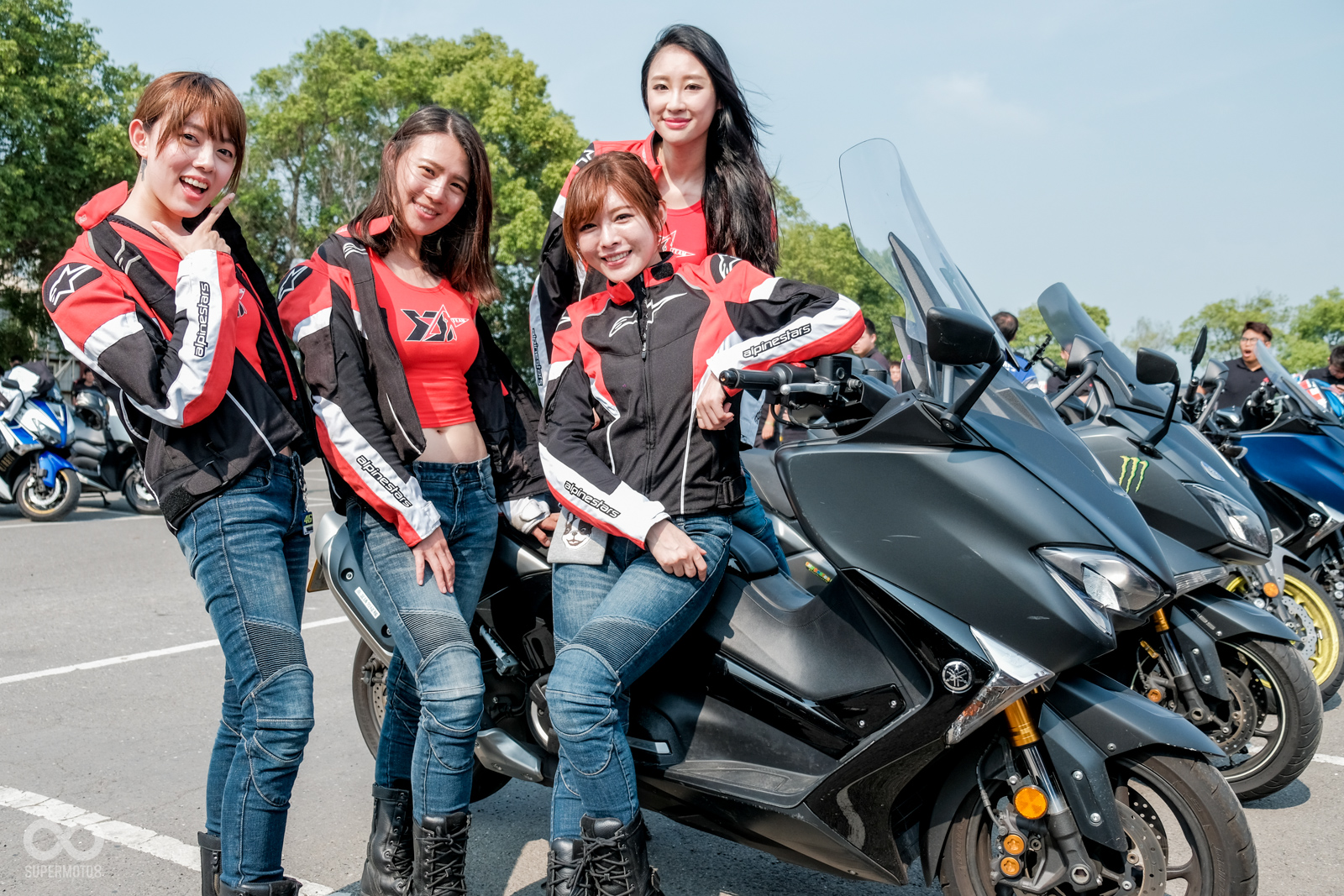 除了豐富的獎品,大方健談的YJT女孩們是本活動功不可沒的大亮點