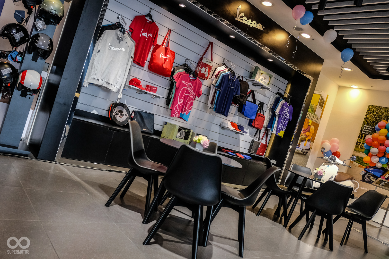 來杯飲品或小茶點，喝咖啡聊是非，一邊選購原廠的精品配件，營造讓人感到舒適自在的空間