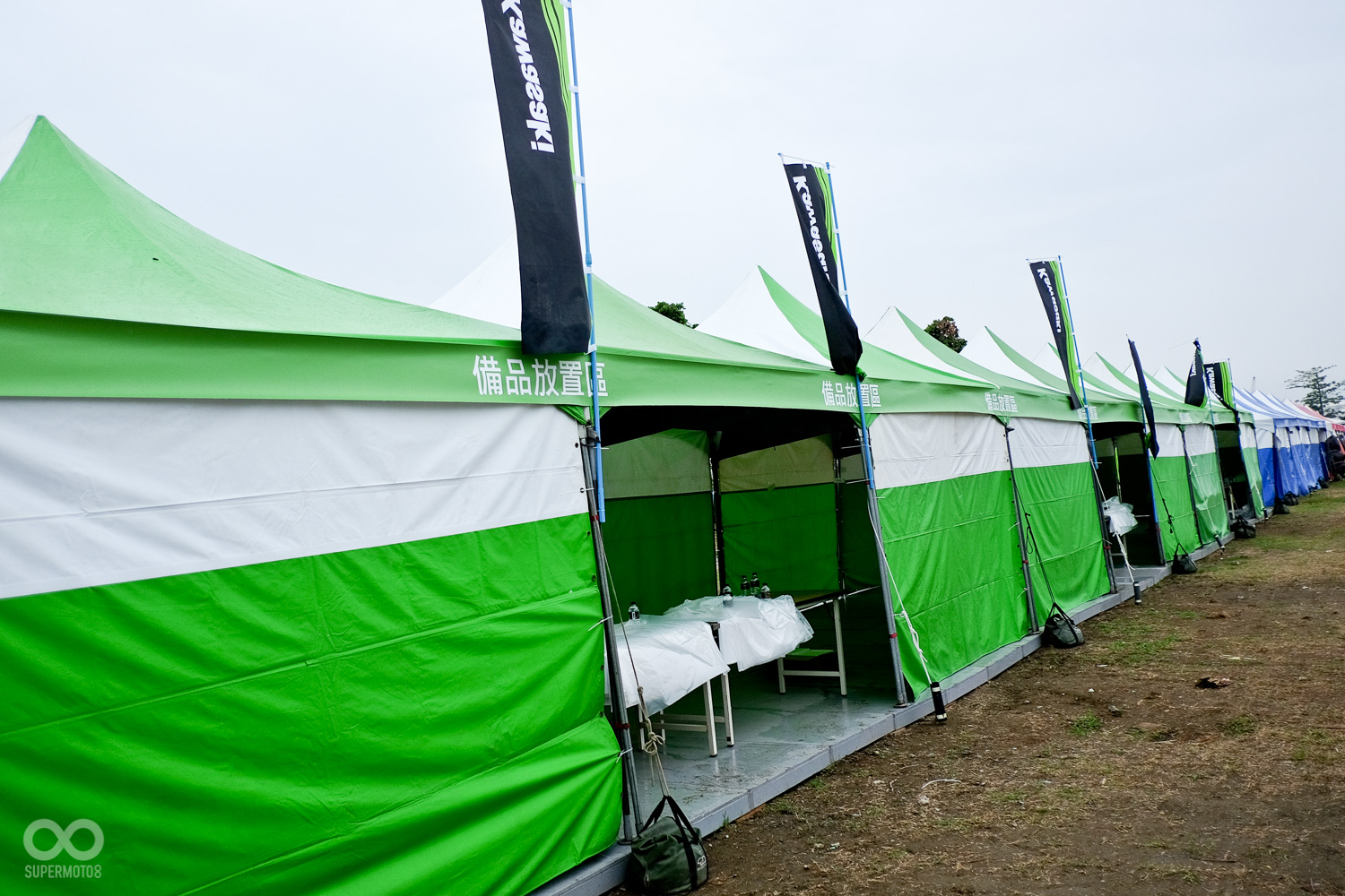 不用擔心裝備無處放，官方貼心設置了專屬更衣室與置物中心