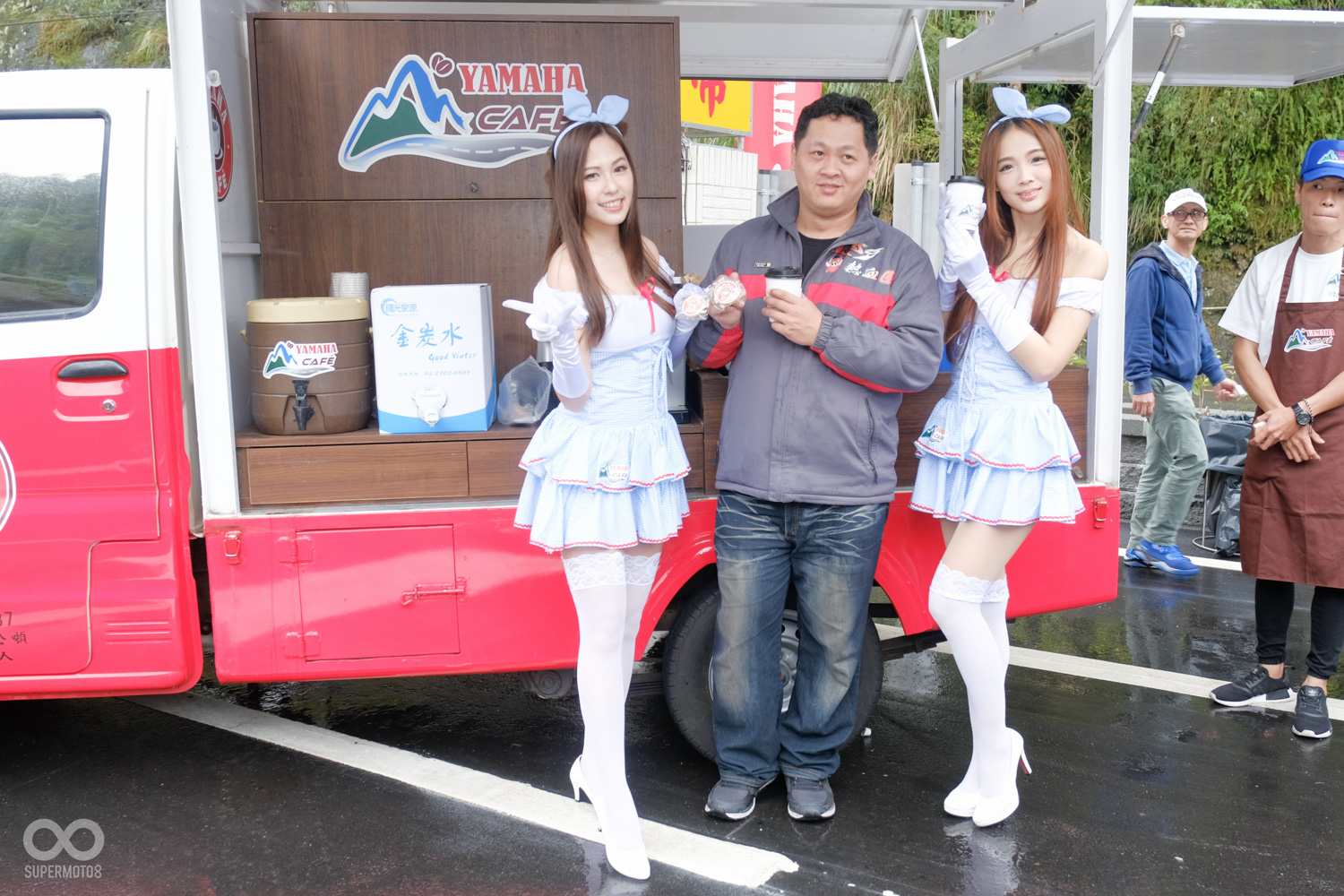 只要與SG互動合照打卡上傳,就能獲得YAMAHA所提供的精緻小點