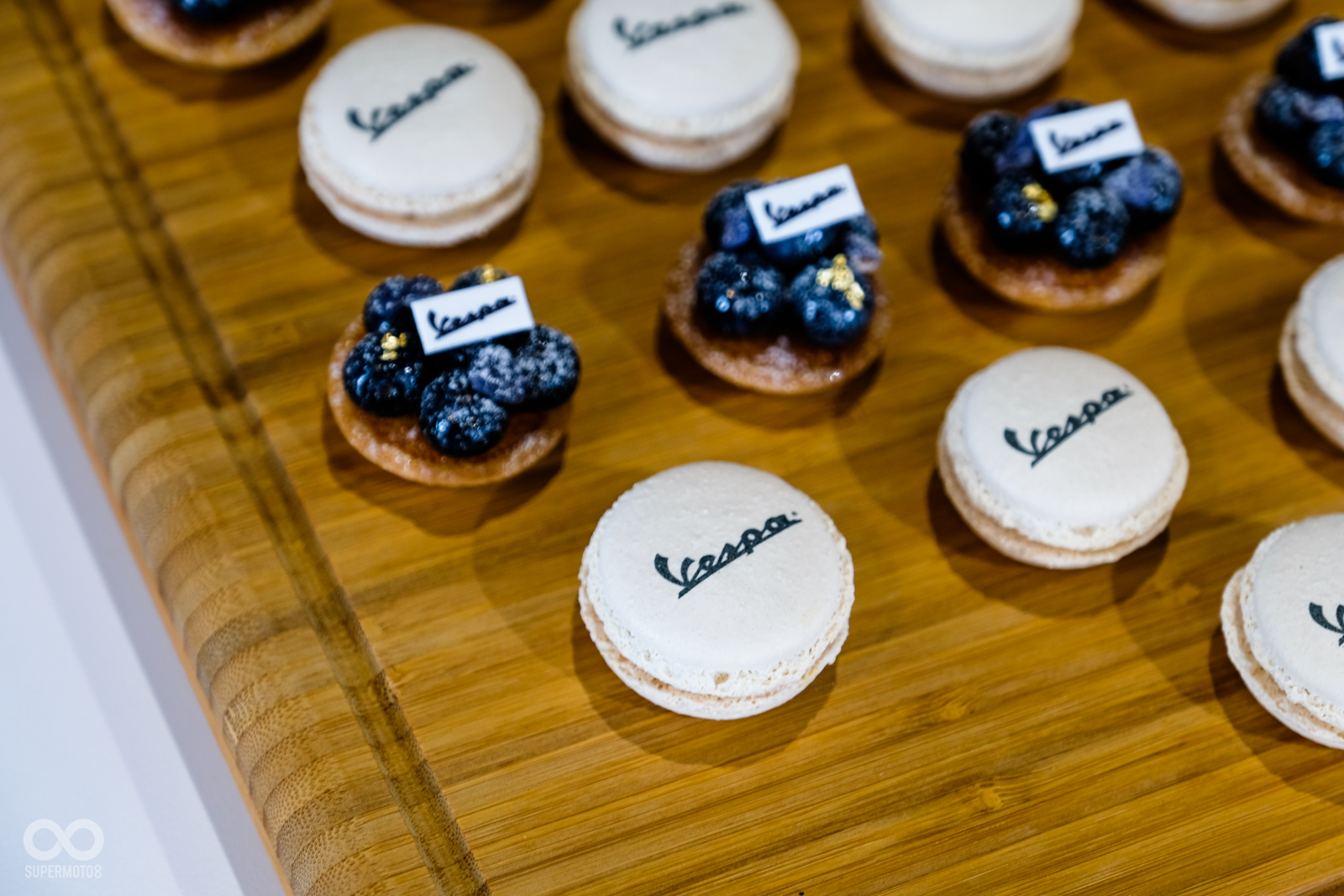 Vespa的內湖Motoplex概念店，現場除了車輛的銷售之外，也主打城市休憩店的概念，打造更有質感的維修站點與銷售中心