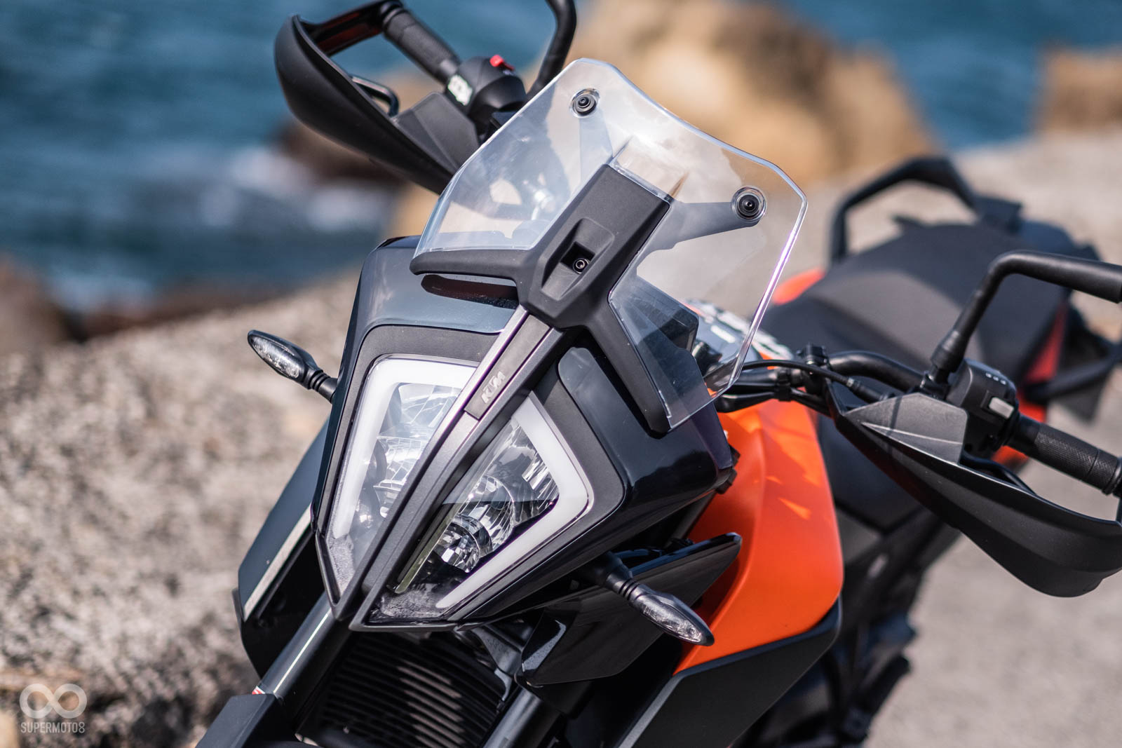 家族化盾牌大燈、兩段調整風鏡