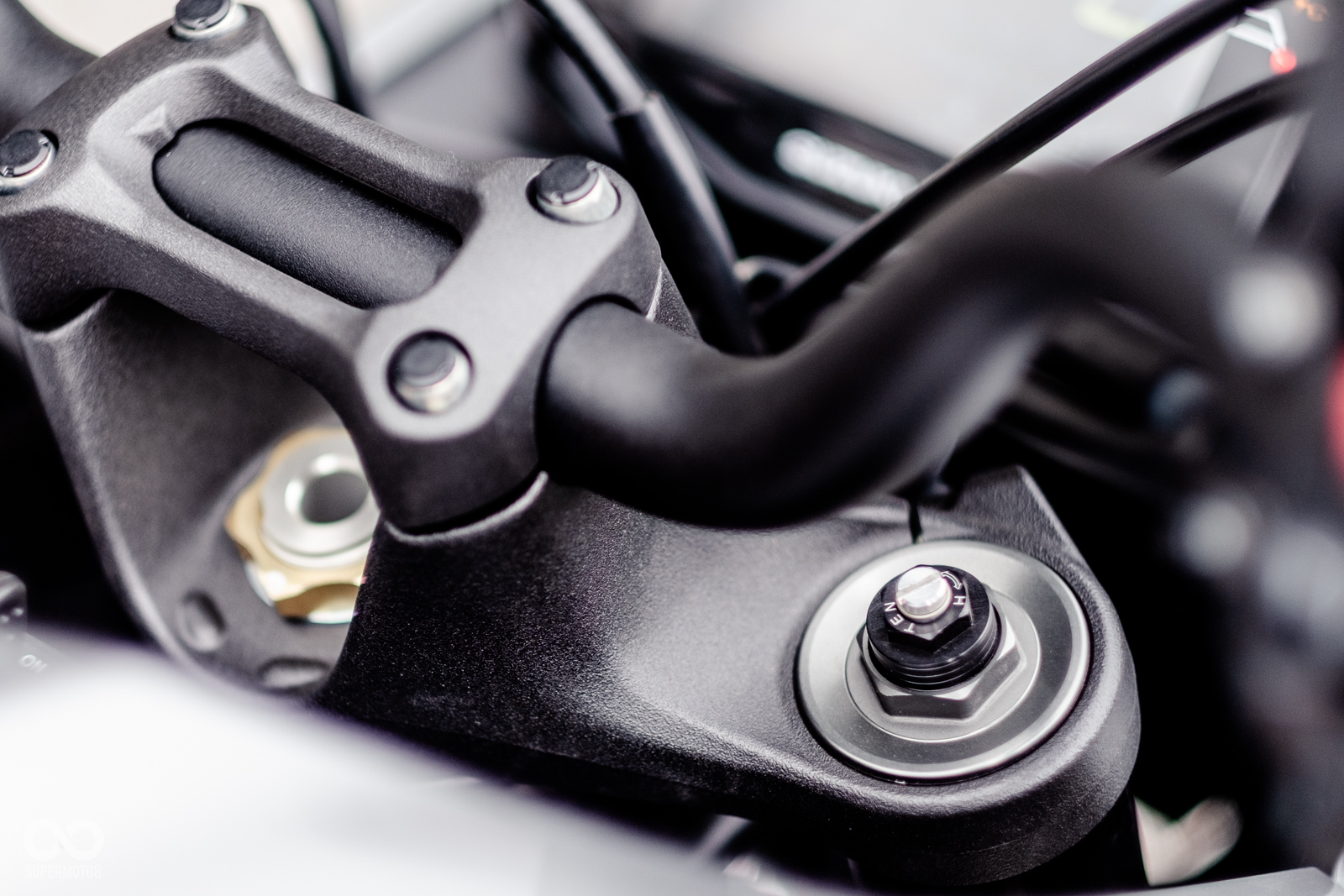 前叉頂部的可調機構