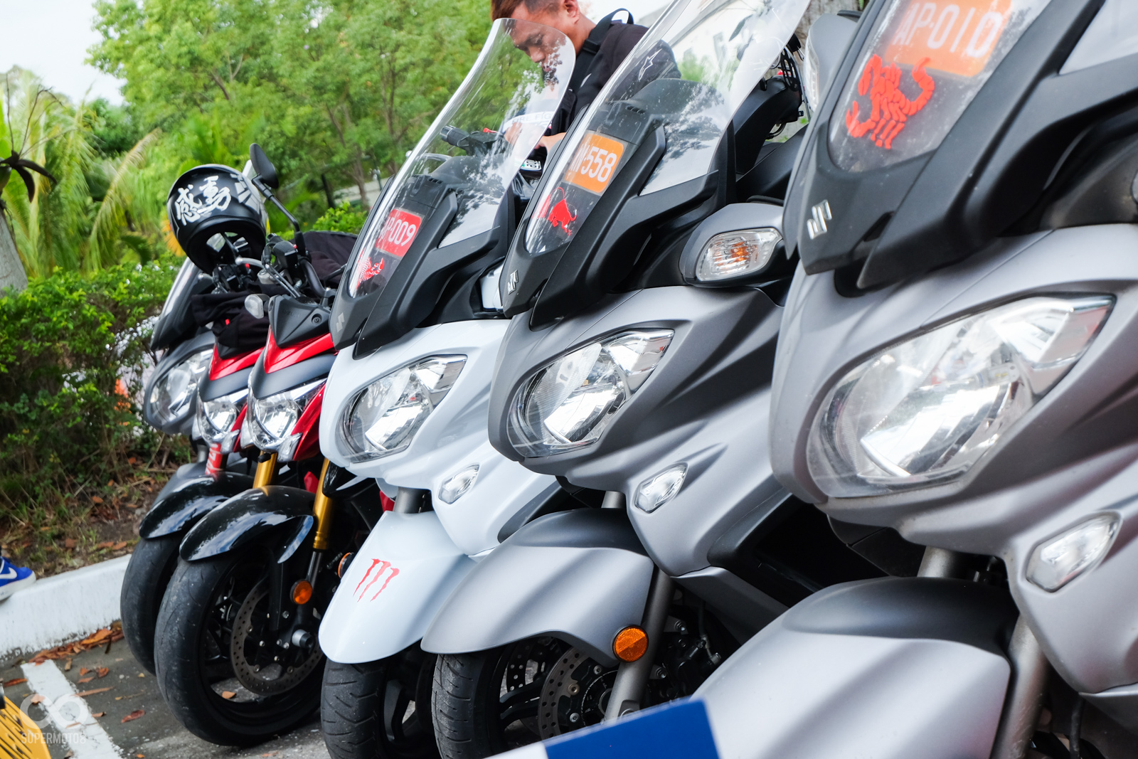 車友們也利用大會師的機會,彼此交流玩車心得