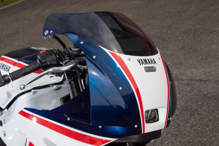 很有時代感的藍、白、紅三色塗裝設計