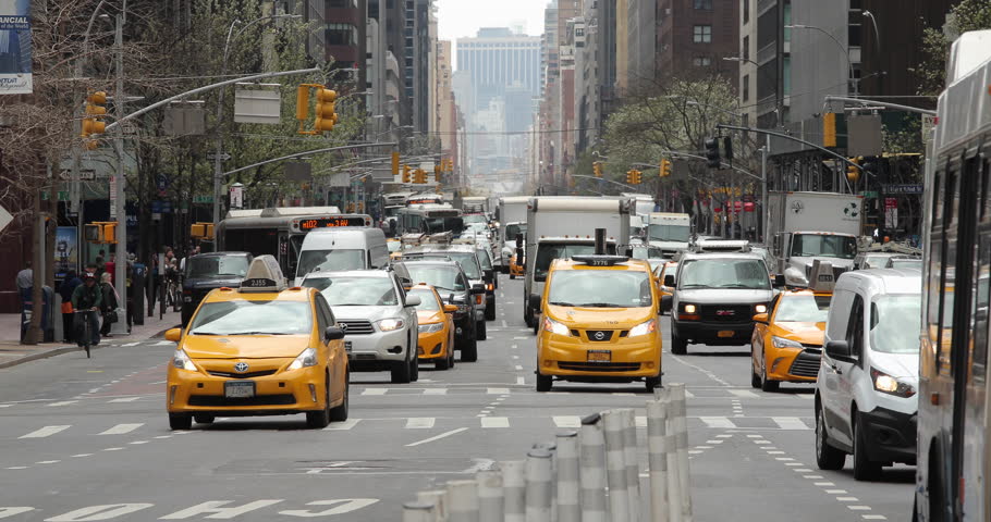 美國目前並未強制執行白天開燈,但仍早已就日行燈燈具有具體規範。