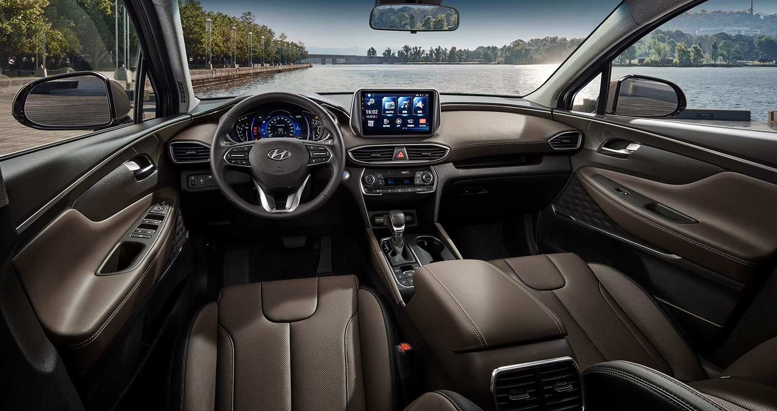 The All-New SANTA FE以更有質感的內裝材質,展現更勝以往的豪華尊貴