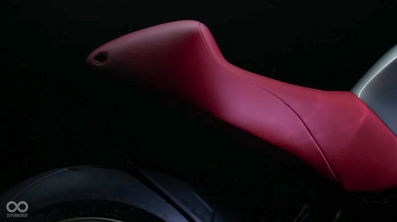 造型優美的駝峰式單座