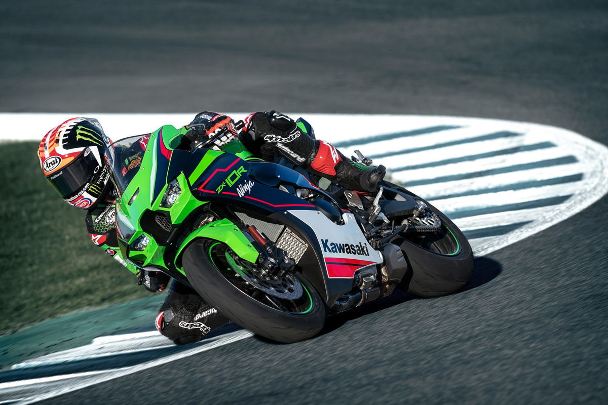 2022年NINJA ZX-10R KRT 在下導流部分採用紅白配色