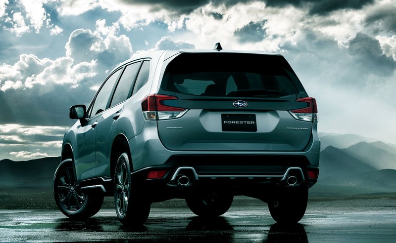 車尾雙出尾管、下擾流都彰顯SPORT身份