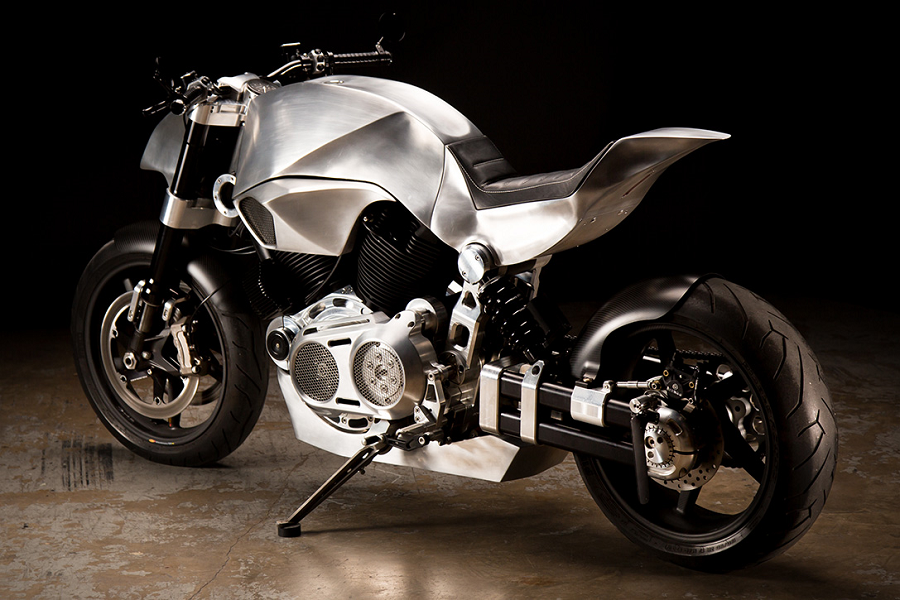 為了要讓各配件能夠完整接合,車身陵線也要完美搭配,這副車身耗費大量時間進行修正與組合