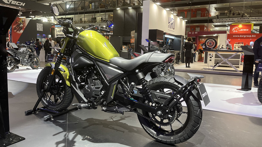 升仕摩托在2023年的米蘭車展上亮相了125 C