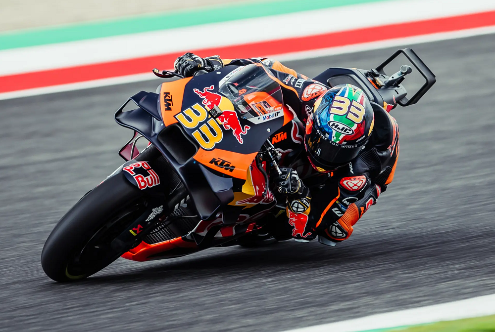 這輛RC16正是2023年Brad Brinder行駛的車輛,那年賽季取得的成績讓KTM站上頒獎台9次