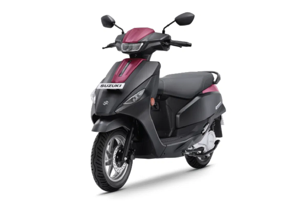 整輛車並沒有太多花俏的設計，完全走的是務實取向，就連車頭也是簡單的頭燈和方向燈帶過而已