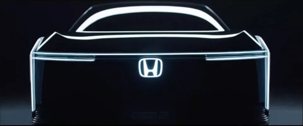 e:N2在車頭上有著不少充滿未來感的燈具之外,也有著一個會發光的Honda標誌