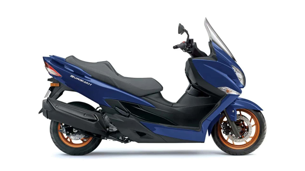 喜歡高調一點的車主,可以參考珍珠藍搭配金輪框的全新配色