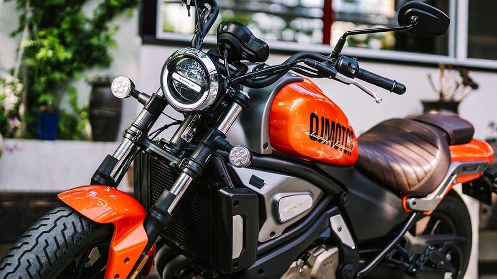 SRV 550 ST是SRV 550的同生車款,配備基本上都相同主要就是換成了低座高把的配置