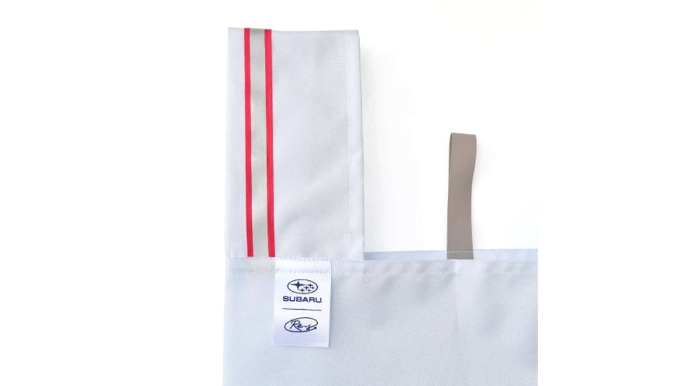 提把旁邊還設有Subaru的logo