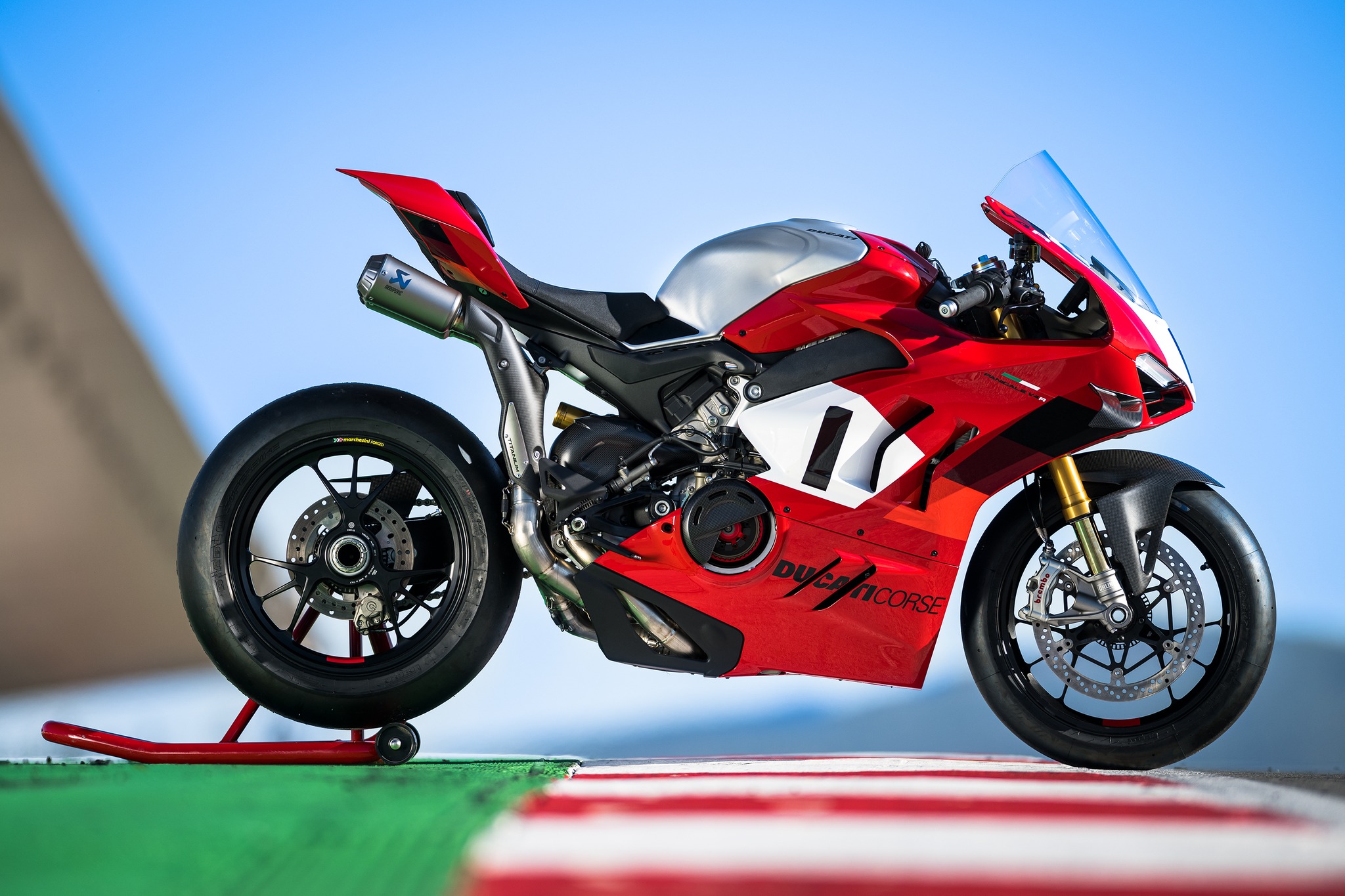 DUCATI在上週推出擁有240匹強大火力的Panigale V4 R
