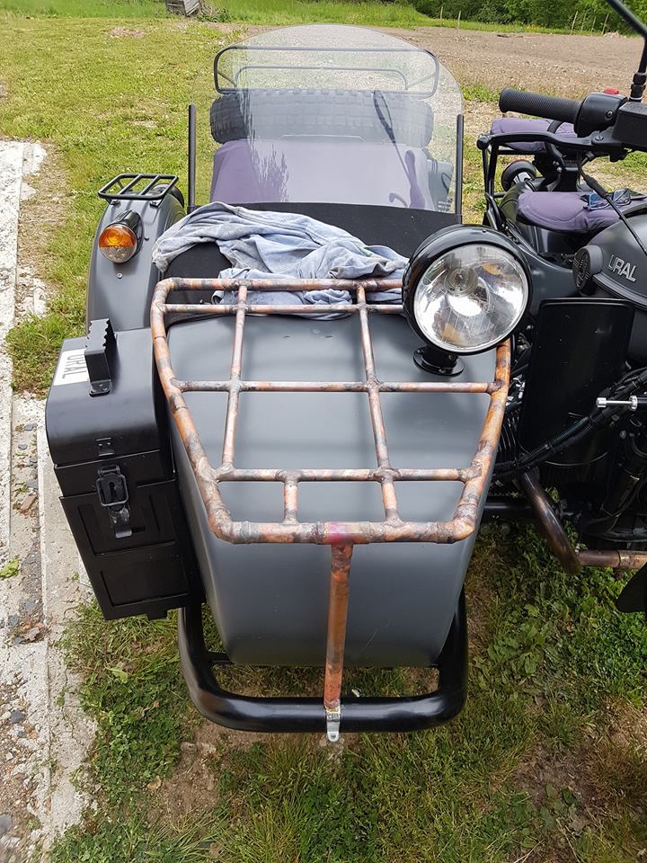 特別手工製作的邊車車燈，帥氣度一百分