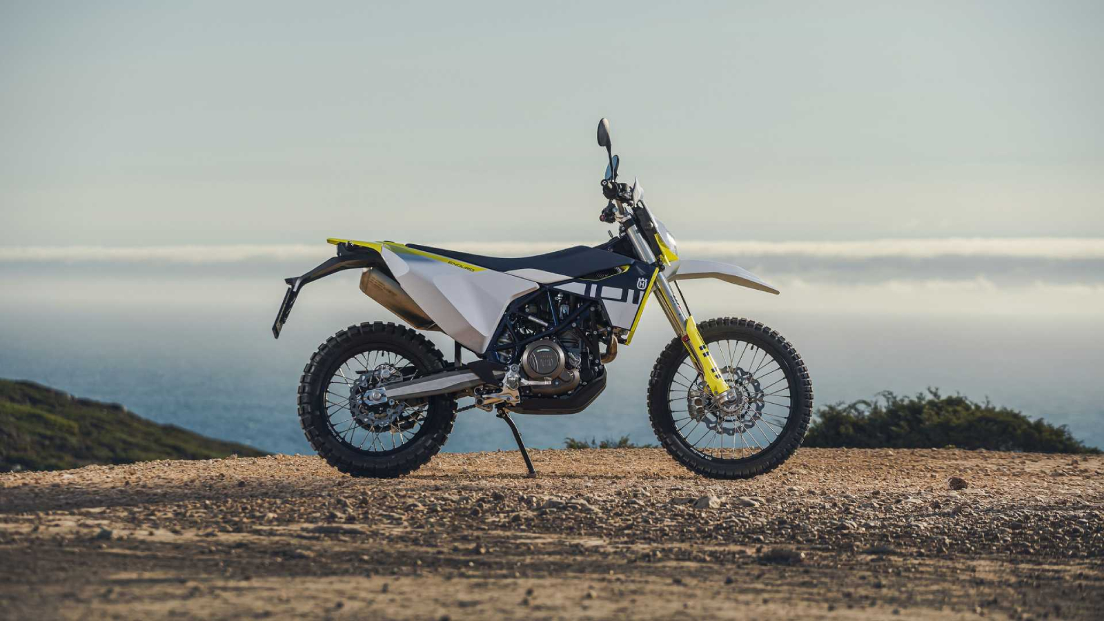701 Enduro 2023新色