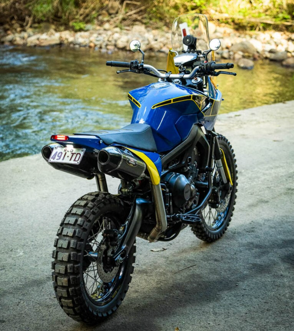 全車換上了相當亮眼的藍、黃塗裝