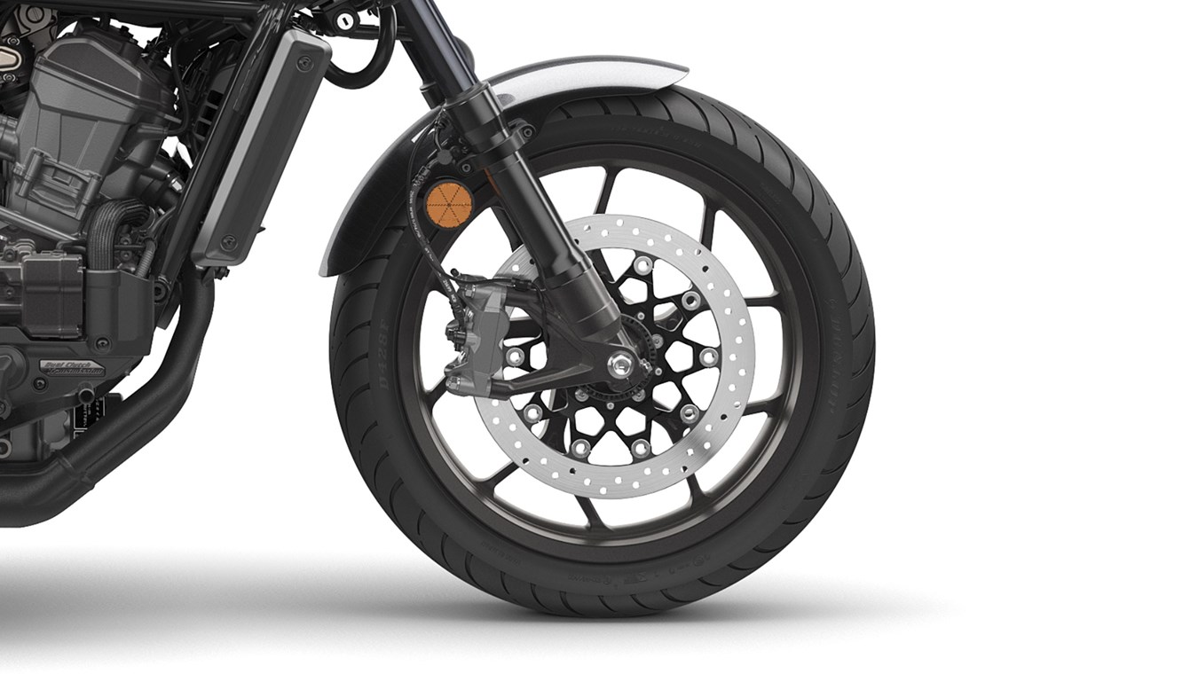 CMX1100 REBEL的前後煞車、懸吊配備都較為簡單