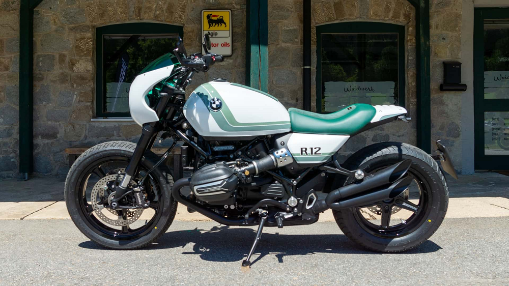 R12把車尾削的更簡潔有力,騎姿也變得更加戰鬥