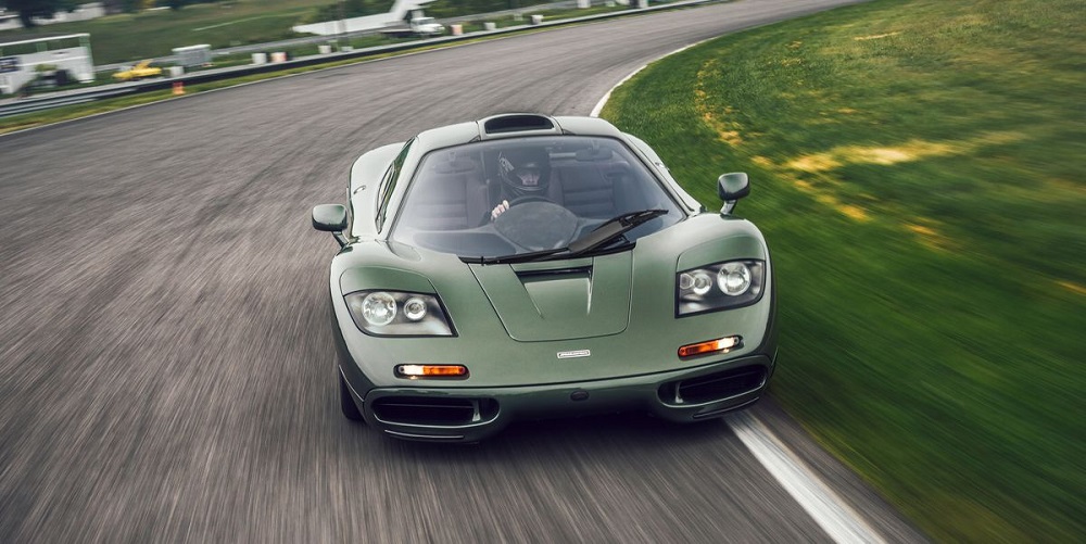 McLaren F1以最高速度240.1英里/小時的成績，成為了地表最速市售車，此項紀錄持續了七年才遭到打破