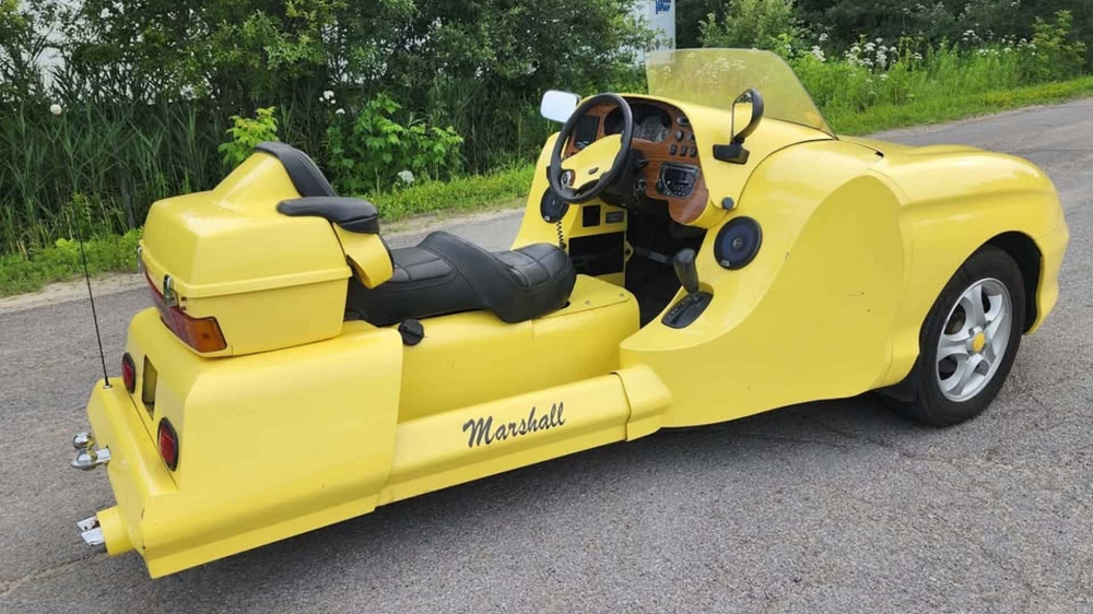 除了車頭之外，他沒有採用機車龍頭而是使用汽車方向盤和排檔桿的設計絕對是最特別的地方之一