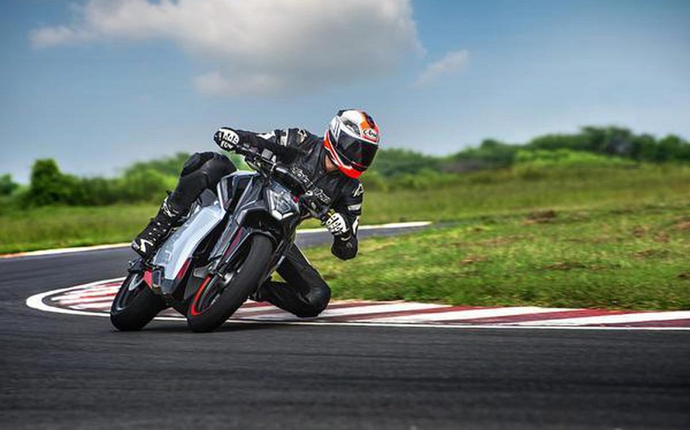 在新台幣11.3萬元的訂價這種非常容易入手的價格之下,想必Ultraviolette Automotive F77會引起不少性能派騎士購買。