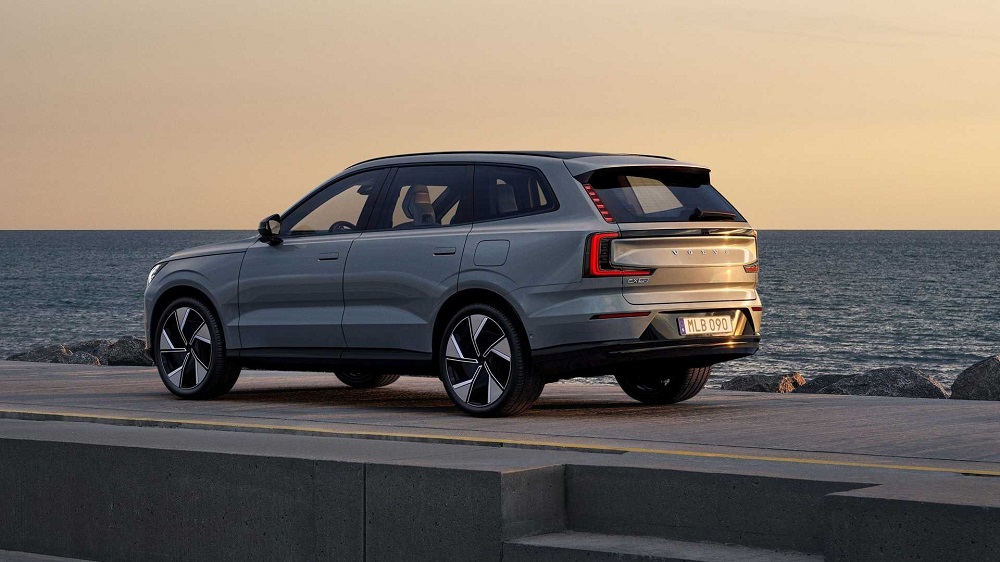 Volvo推出旗下首款純店7人座SUV車型EX90