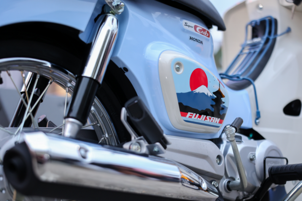 滿滿的富士山風格之外,車上也用著許多藍色的配備進行搭配