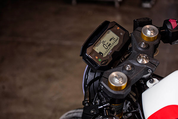 原廠儀表板沿用