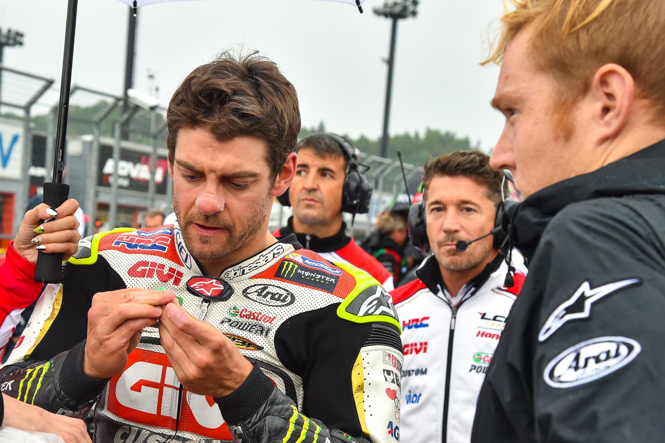 Cal Crutchlow，香蕉爸在今年開幕站也持續前兩年的超群表現，近期香蕉爸極力爭取廠隊車手的位置，希望能取得尚未確認的廠隊車手位置，以香蕉爸在Honda開發賽車的豐富經驗考量下，相信他會是Honda非常值得考慮的人選。