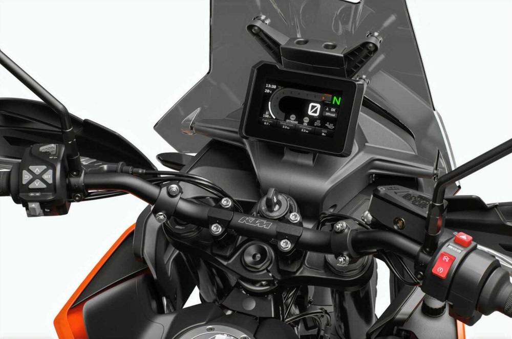 2023年式的890 Adventure換上了具有藍芽連線功能的5吋TFT儀表