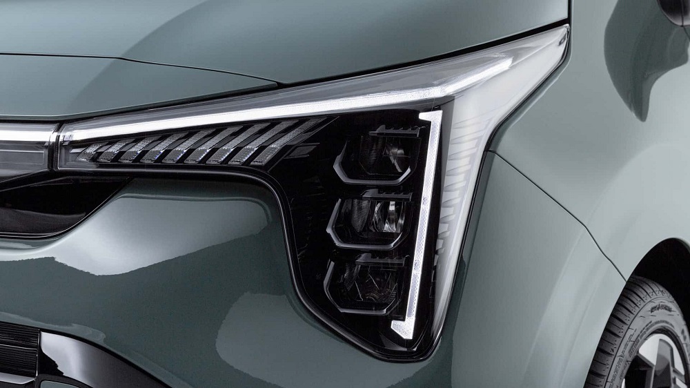 全新的家族臉譜上身，頭燈設計也跟著調整