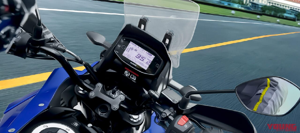 和日本市場不同的是，印度市場的儀錶板支援了Turn-by-turn導航系統