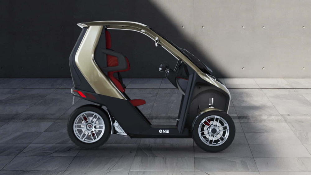 雖然他外觀看起來是一輛純電三輪機車，但他需要汽車駕照才可以上路行駛