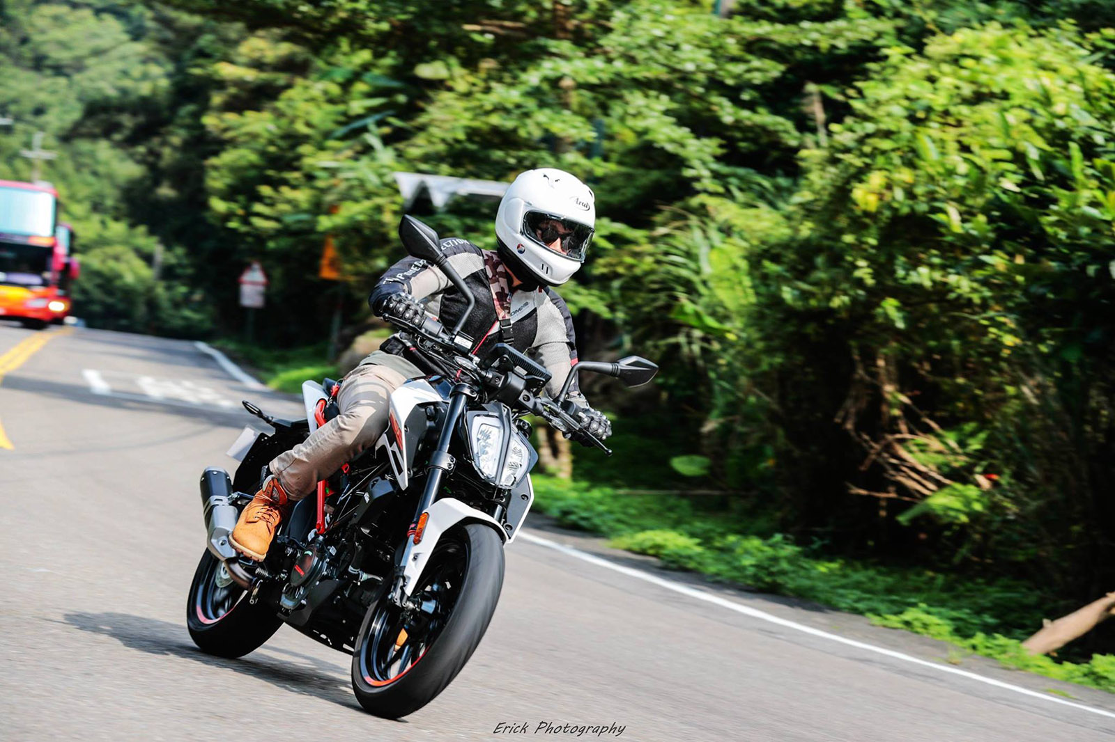 KTM 125 DUKE入彎反應相當敏捷，樂趣十足 photo by.Erick Photography