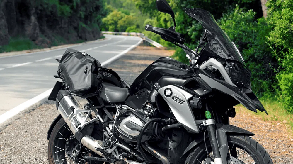 西班牙安全帽製造上LS2正式投入置物配件市場,推出了「預算友善」的Move Ahead系列