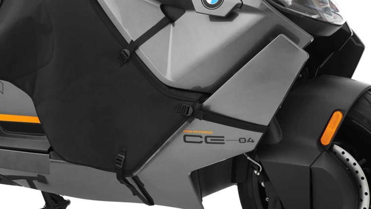 CE 04 Leg Protector和車殼結合,真正做到全方面防水防寒