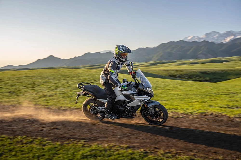 700MT的引擎，是由Kawasaki ER6衍伸而成