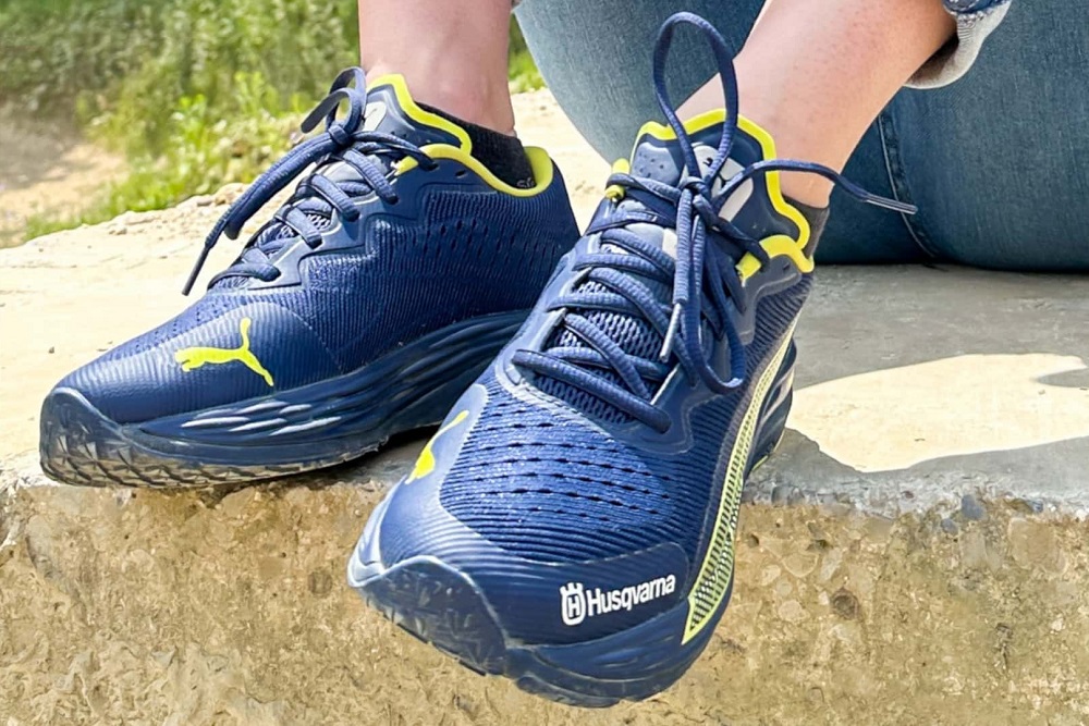 鞋子本身還用上了深藍、淺藍的對比色搭配