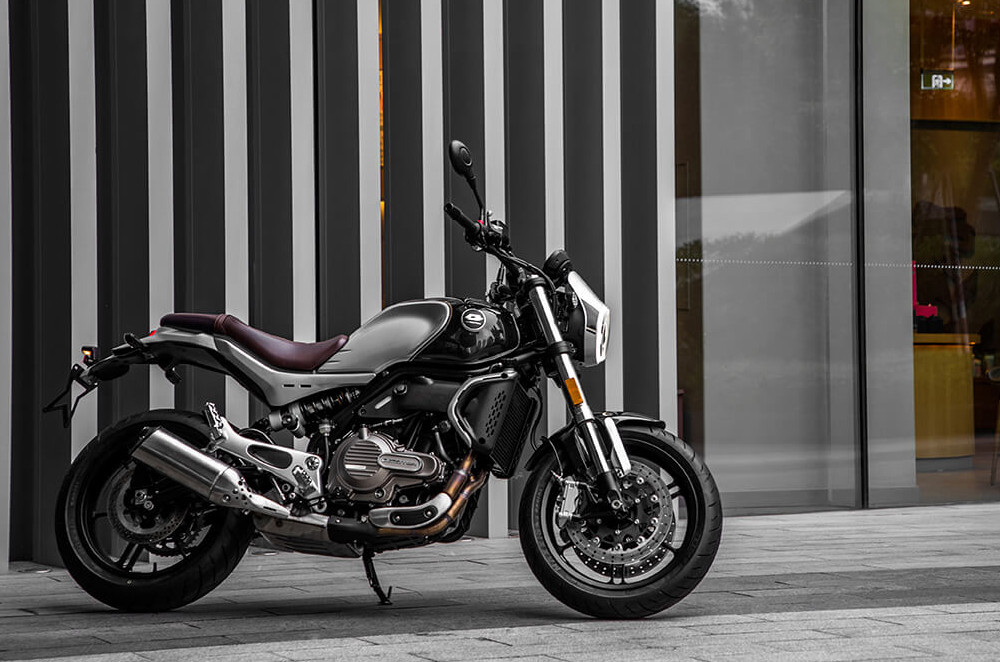 QJ MOTOR SRV 550 Roadster外型典雅,十分耐看