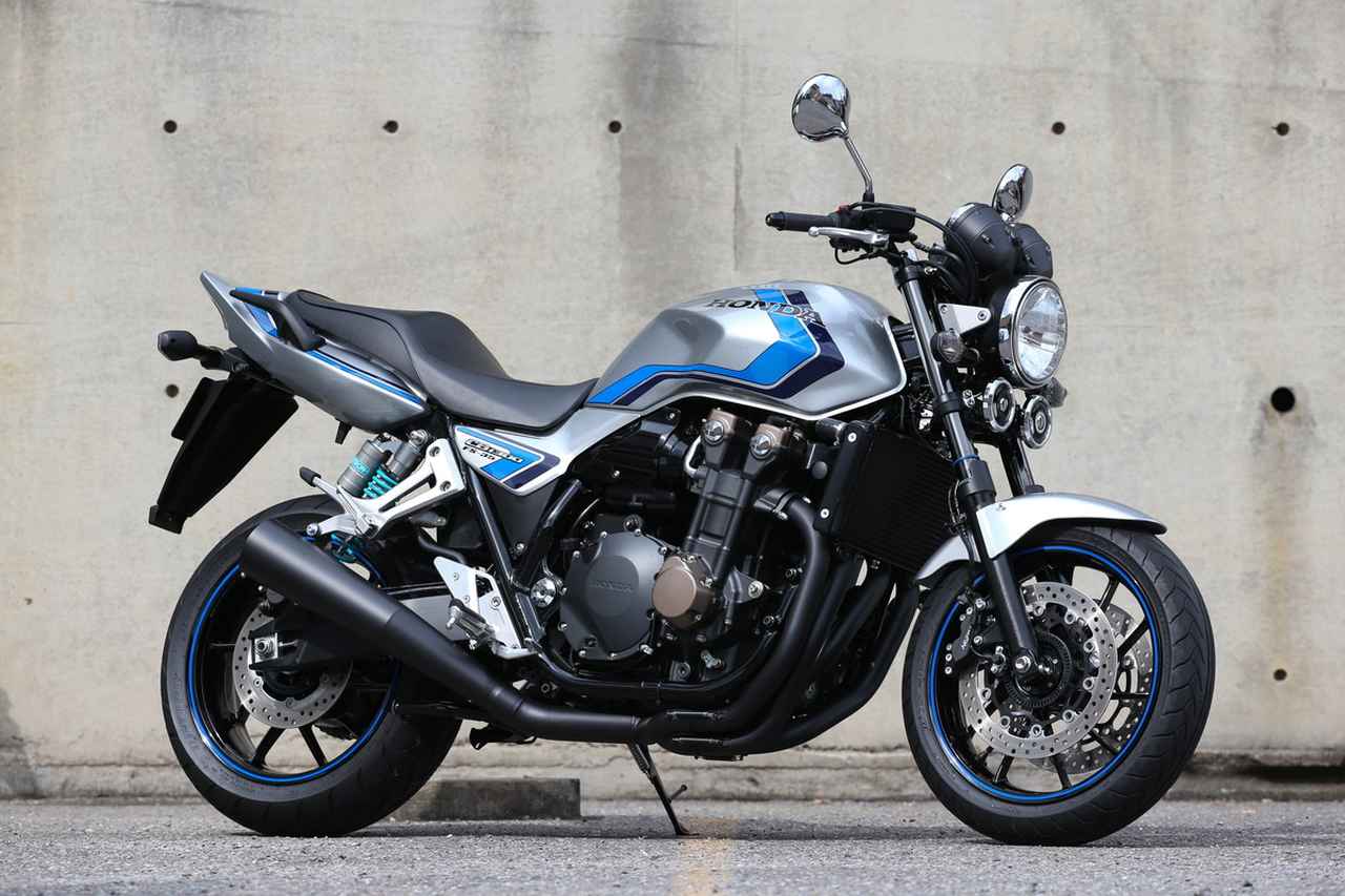 一間日本當地的HONDA 經銷商推出了一款具有意義的CB1300 彩繪限定版 
